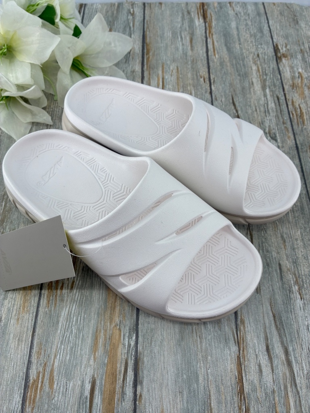 Women’s Two Toned Slide Sandals Shoes Size 8
